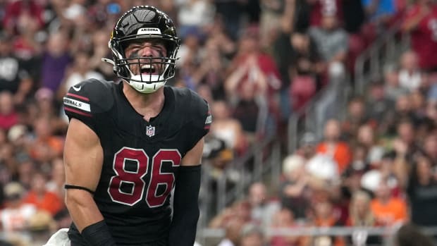 Oct 8, 2023; Glendale, Arizona, United States; Arizona Cardinals tight end Zach Ertz (86) celebrates his touchdown reception against the Cincinnati Bengals at State Farm Stadium. Mandatory Credit: Joe Rondone-USA TODAY Sports